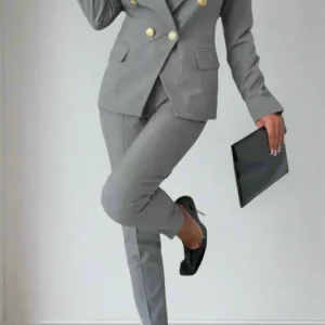 Tvådelat set för damer – topp och byxor i modern stil – Soraya