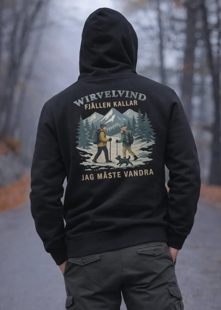Ekologisk hoodie svart – Wirvelvind “Fjällen kallar” med vandringstryck - Bild 3