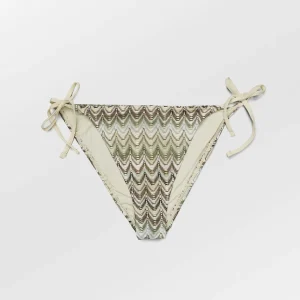 Amber Baila Bikini Tanga