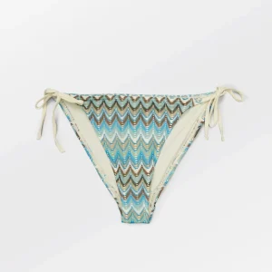 Amber Baila Bikini Tanga