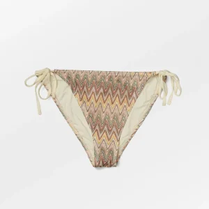 Amber Baila Bikini Tanga